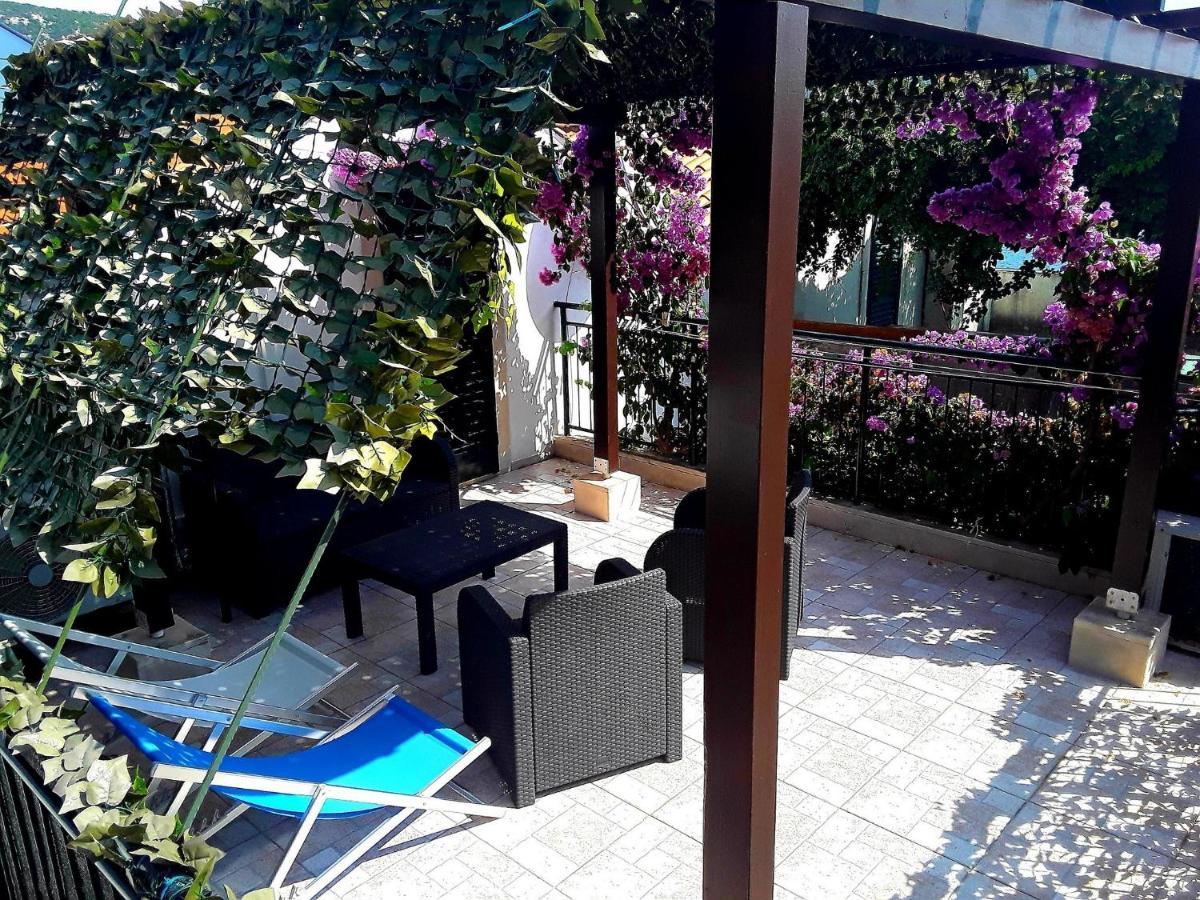 Holiday Home By The Sea - Nina & Kate Ston Esterno foto